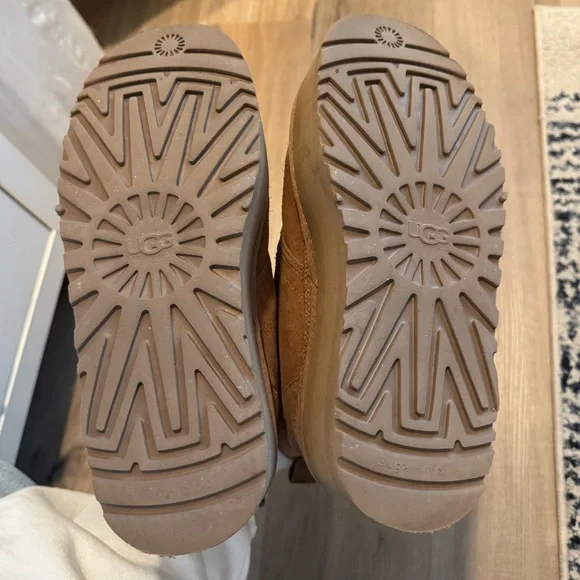 UGG Nuemel Platform Boots - Picture 7 of 7